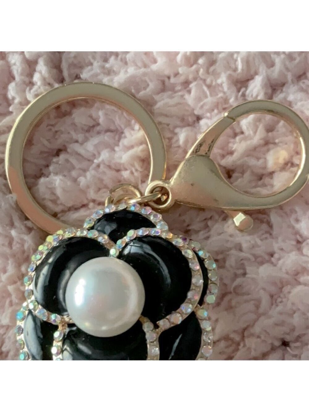 Camilla Flower Keychain Rhinestone Pearl - Picture 3 of 4